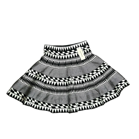 Mi Ami NWT black and white geometric design mini skirt Size small - Picture 1 of 9